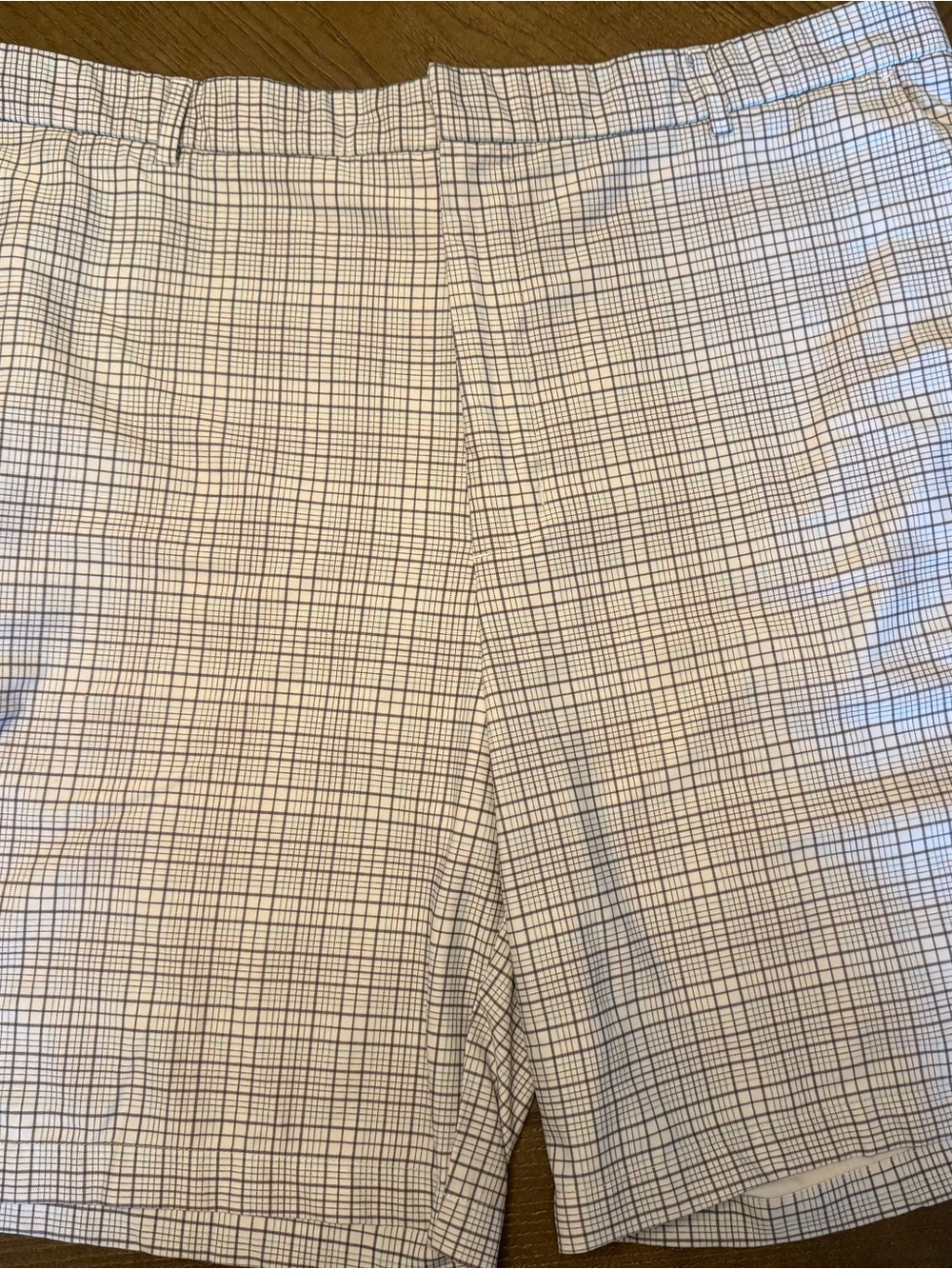 Walter Hagen White Shorts with Black Grid and Light Blue Accents